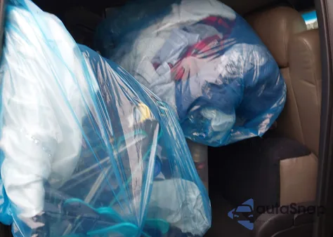 2002 Chevrolet Suburban 1500 Z71 z USA, uszkodzony, nr VIN 3GNFK16Z92G185607